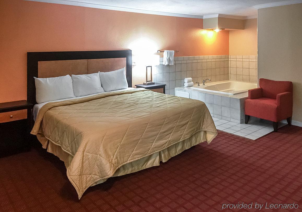 Rodeway Inn West Dodge オマハ エクステリア 写真