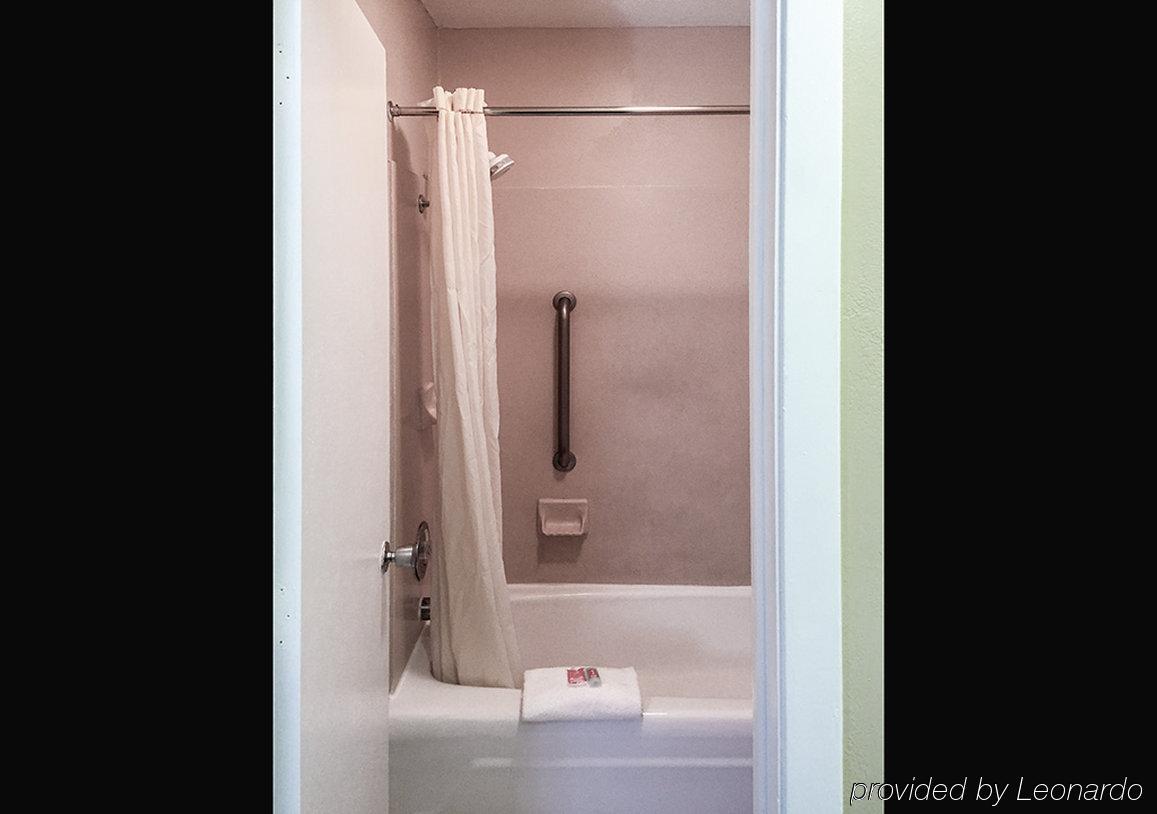 Rodeway Inn West Dodge オマハ エクステリア 写真
