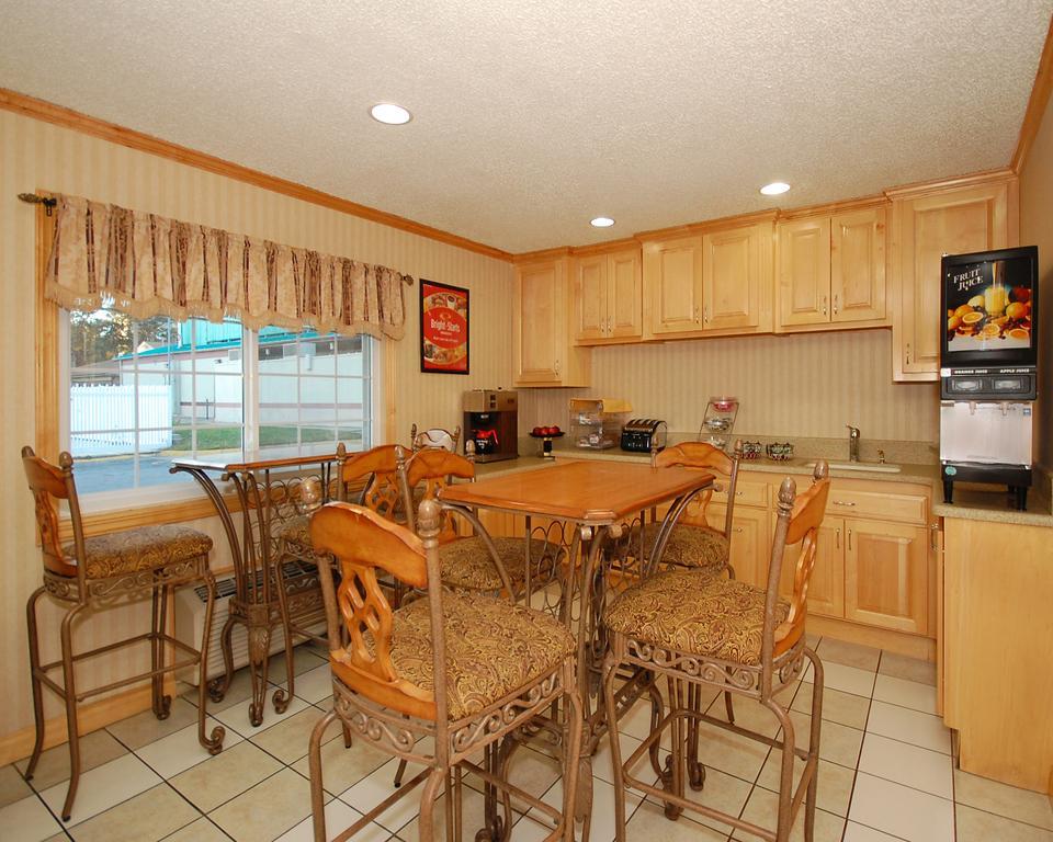Rodeway Inn West Dodge オマハ レストラン 写真