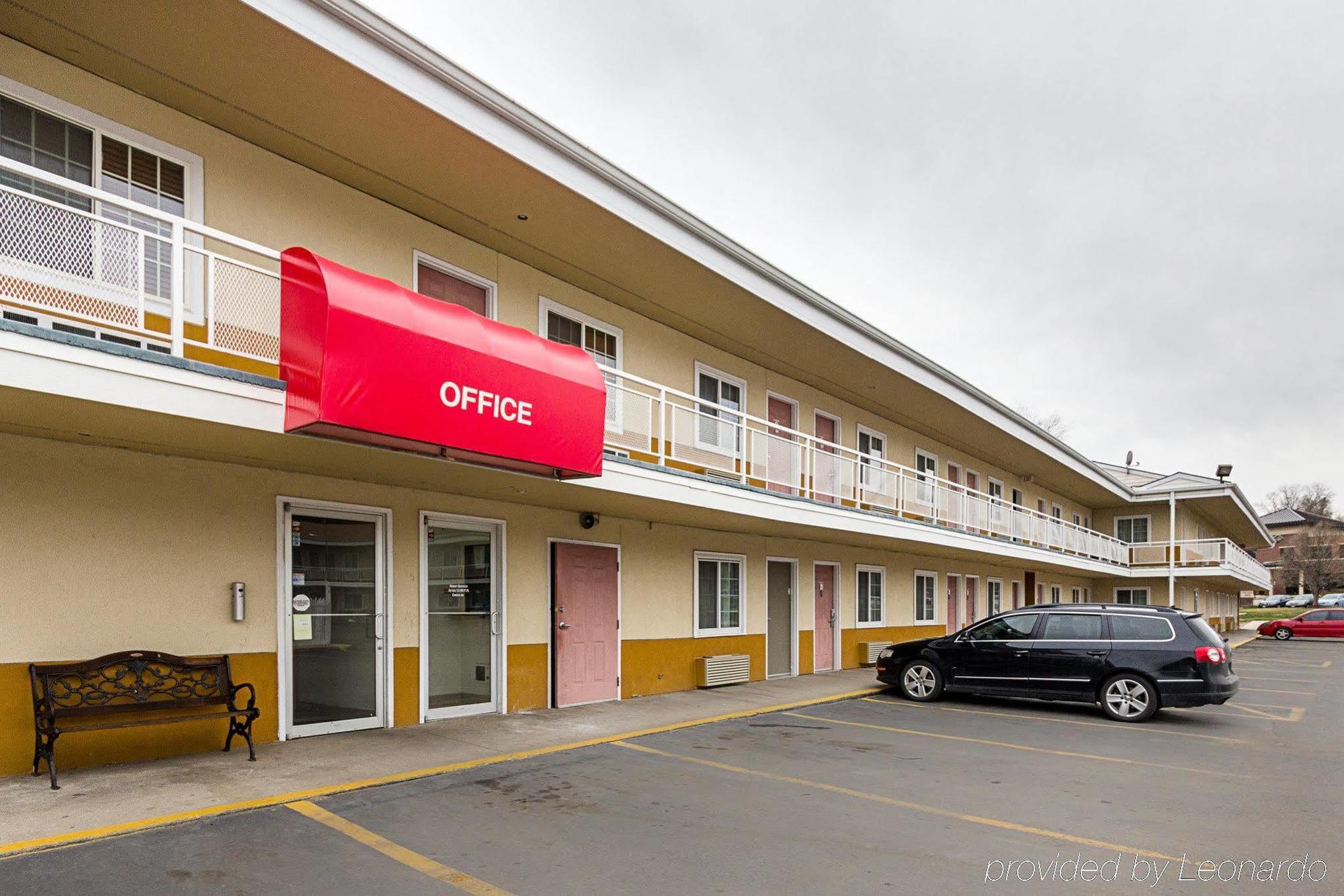 Rodeway Inn West Dodge オマハ エクステリア 写真