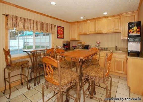 Rodeway Inn West Dodge オマハ エクステリア 写真