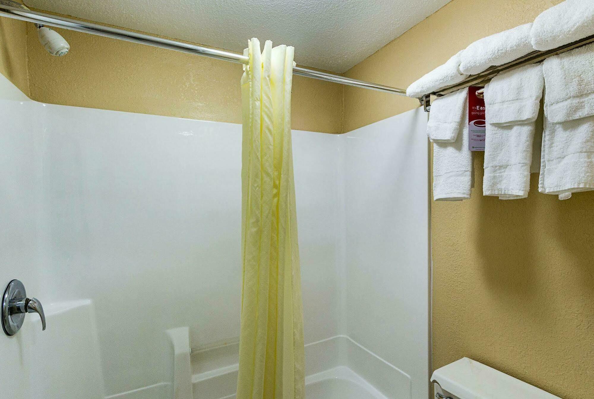 Rodeway Inn West Dodge オマハ エクステリア 写真